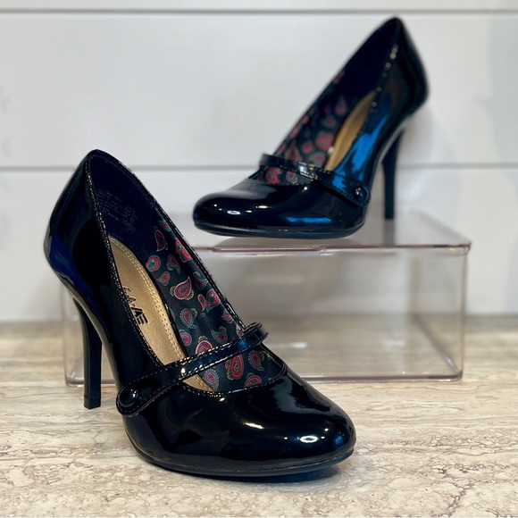 AMERICAN EAGLE black Glossy Shiny Patent Leather 4" Heels w/ Strap. Women Size 6 - Picture 1 of 4
